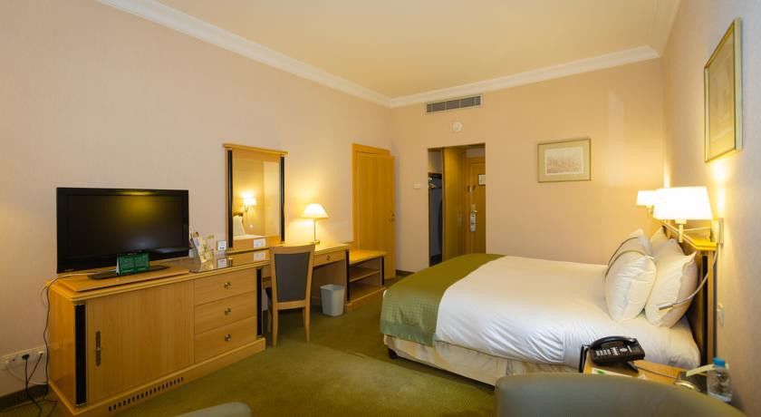 Hotel By Ihg