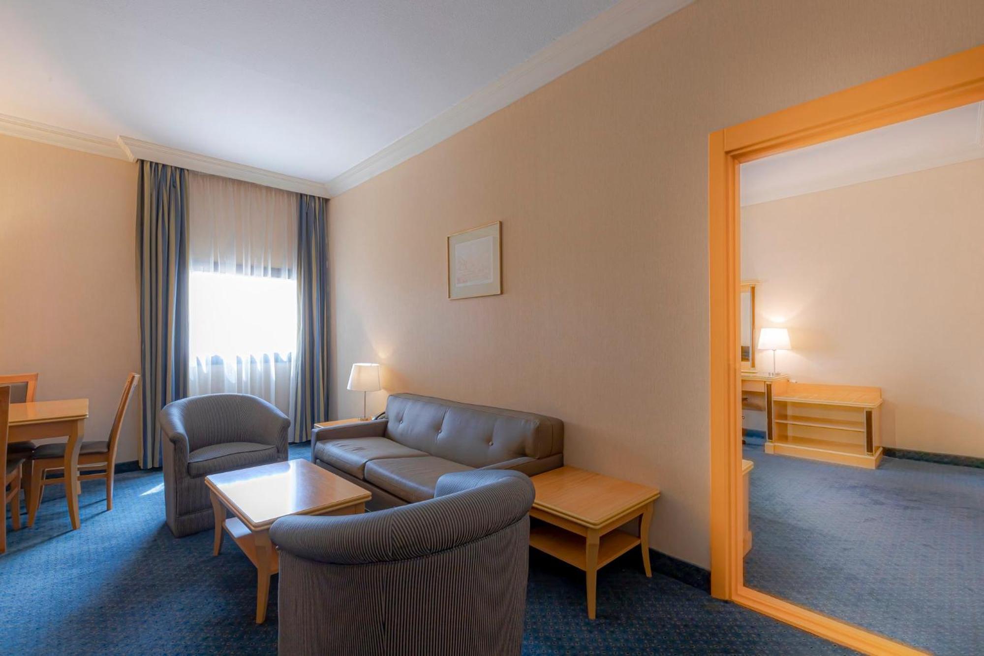 By Ihg